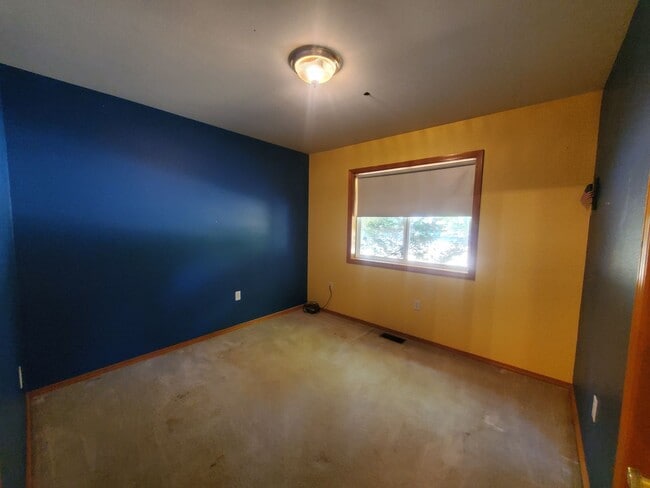 Building Photo - Short Term Lease Available