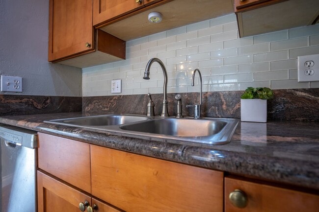 Building Photo - Fully Renovated Unfurnished 2 Bedroom/1.5 Bath at Southpointe