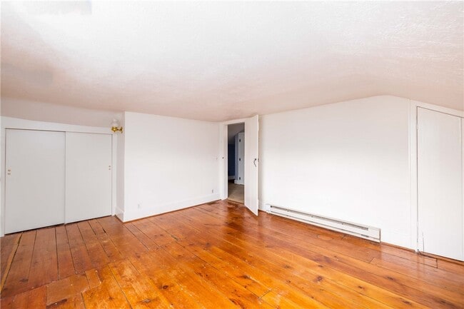 Building Photo - 1253 Fairport Rd