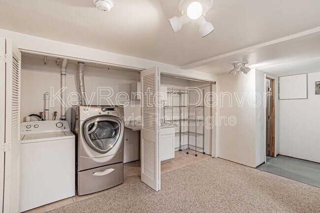 Building Photo - 990 Beech St