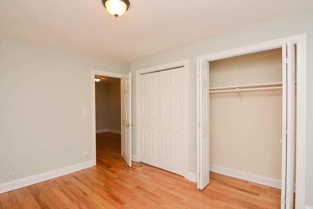 Building Photo - 448 W Barry Ave