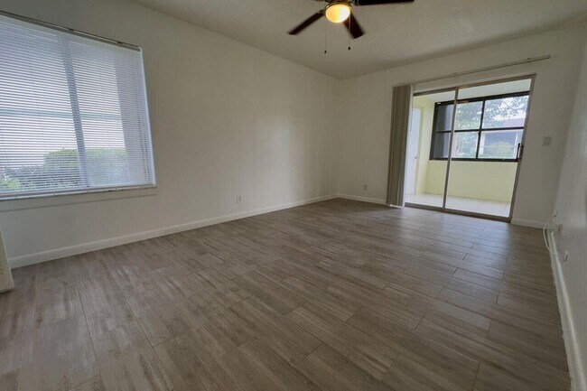 Building Photo - 6299 Chasewood Dr