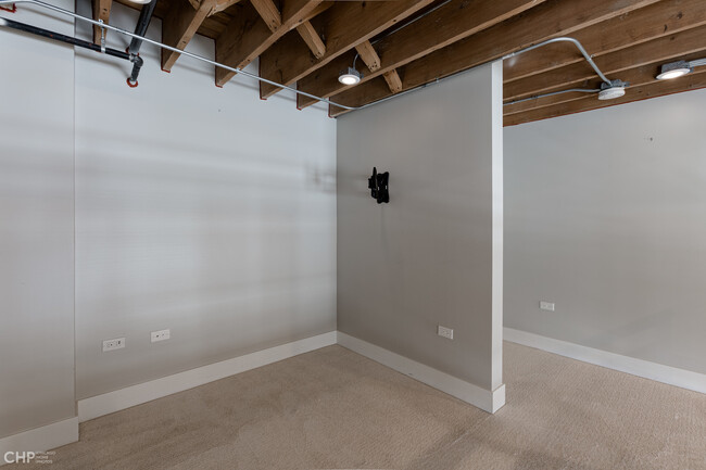 Building Photo - 729 N Sangamon St