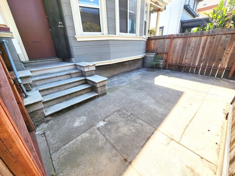 Private front yard - 673 35th Street