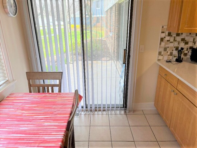 Building Photo - 1050 Southbury Ln