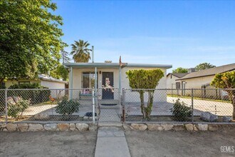 Building Photo - Charming Home w/2 Baths!