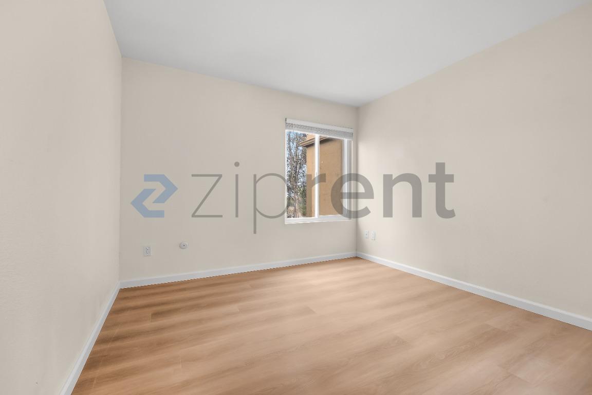 Building Photo - Unit 226
