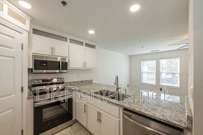 Building Photo - 215 Morris Ln