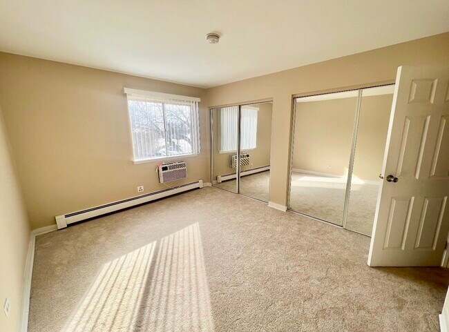 Building Photo - 1461 N Winslowe Dr