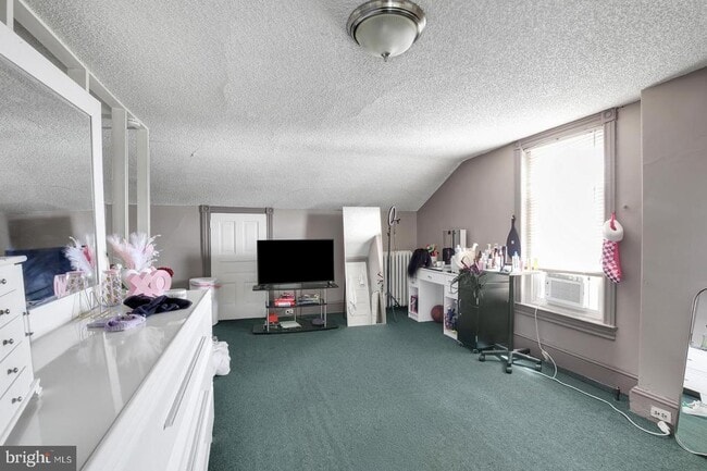 Building Photo - 4305 Lauriston St