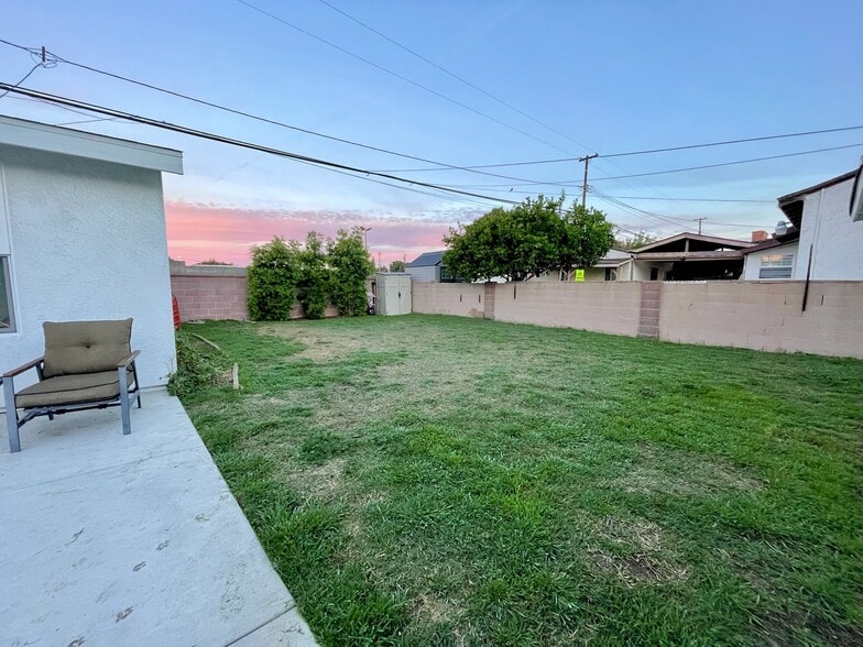 Shared Backyard - 13219 Crossdale Ave