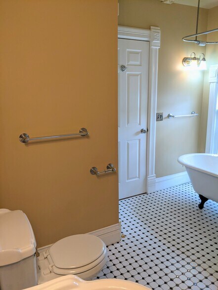 2nd Bath - 128 S Main St