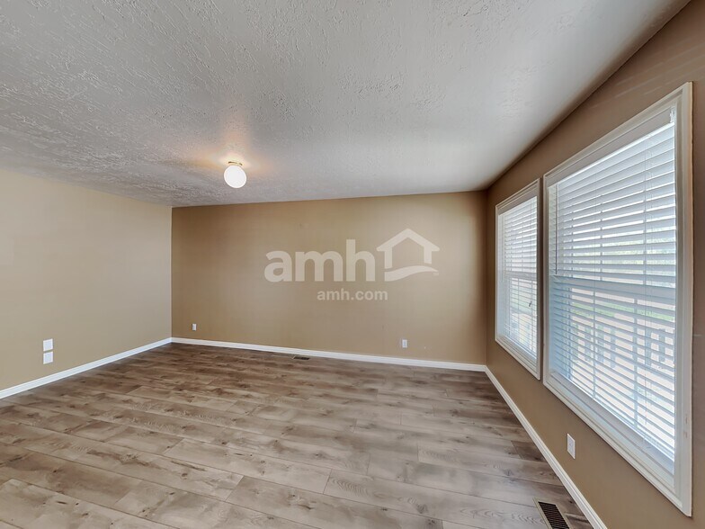 Building Photo - 1886 Juniper Dr