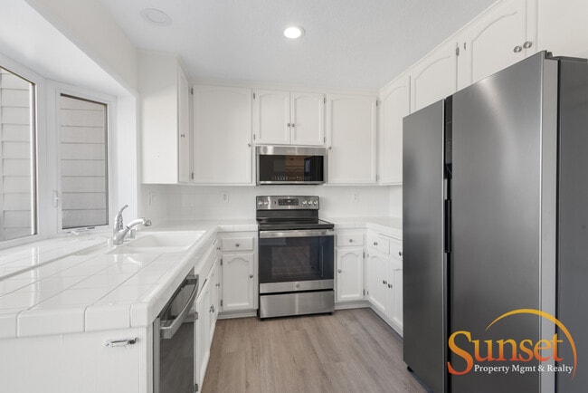 Building Photo - 4985 Coronado Ave