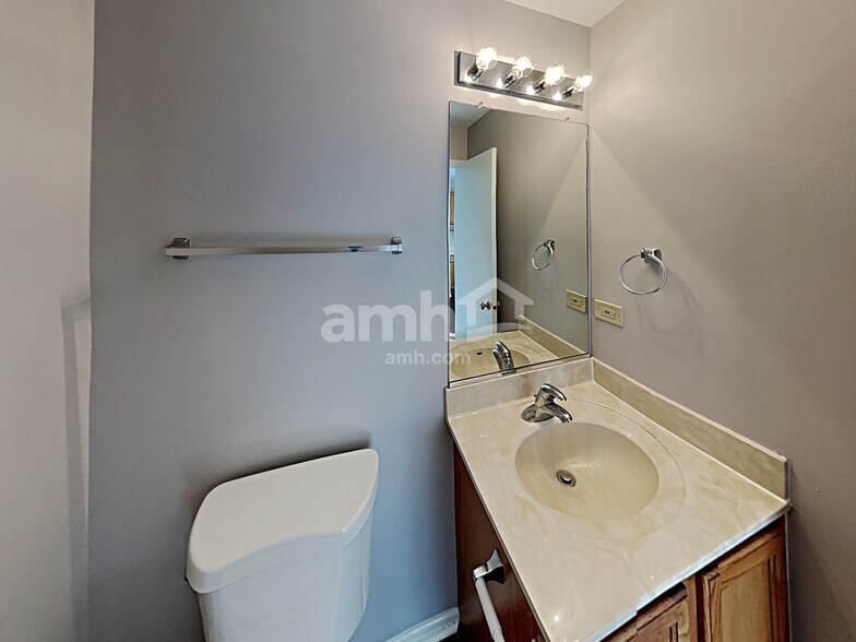 Building Photo - 5756 Emerald Pointe Dr