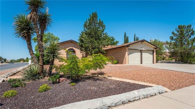 Building Photo - 701 El Parque Dr