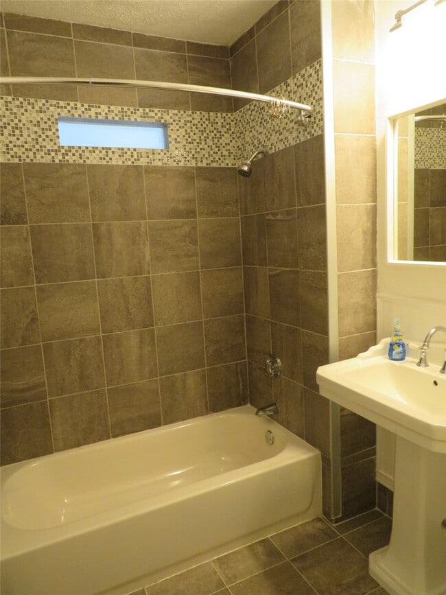 Building Photo - 12 Greenwood St