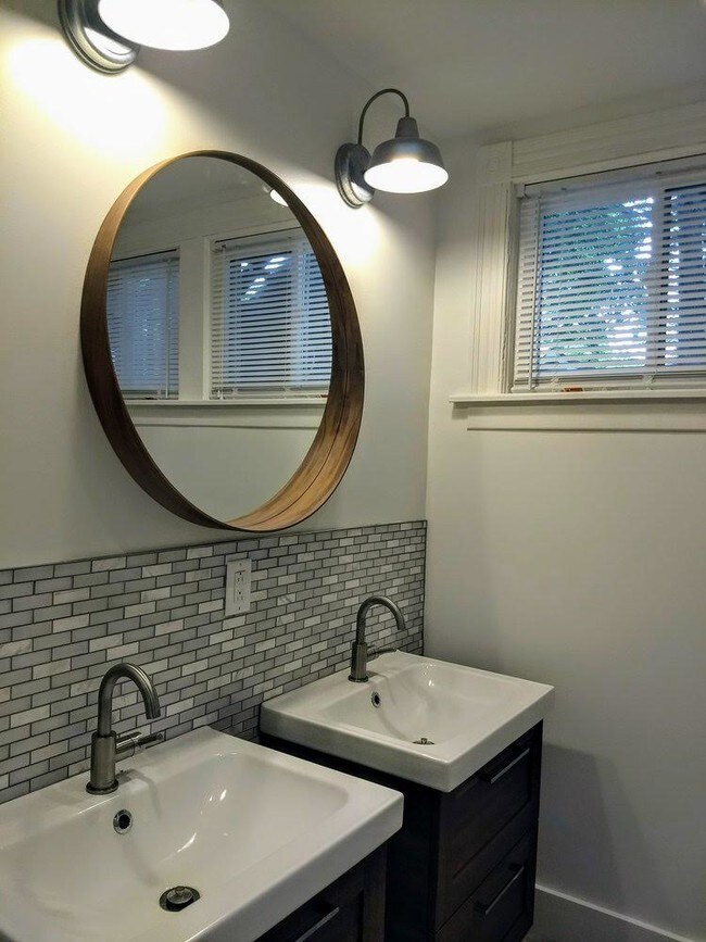 Building Photo - 53 Main St