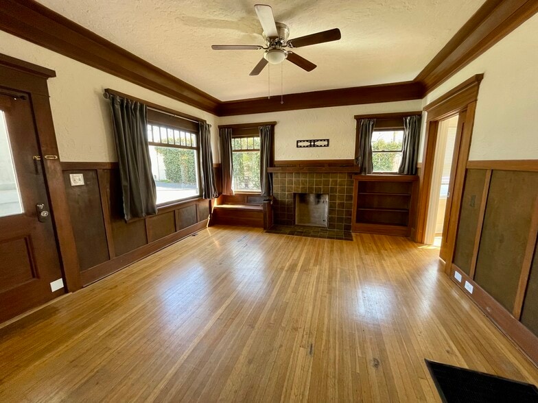 Living room - 3908 Ibis St