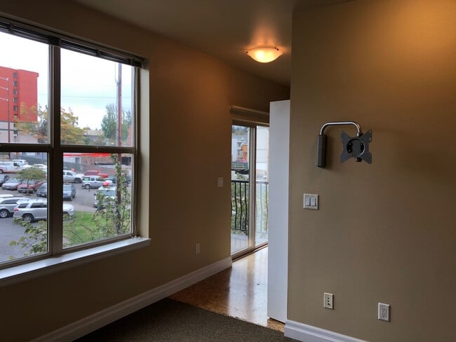 Building Photo - Fairhaven Harris Square Studio Condo For Rent in Historic Fairhaven