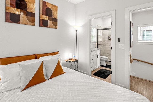 Building Photo - 1572 W Cato Springs Rd