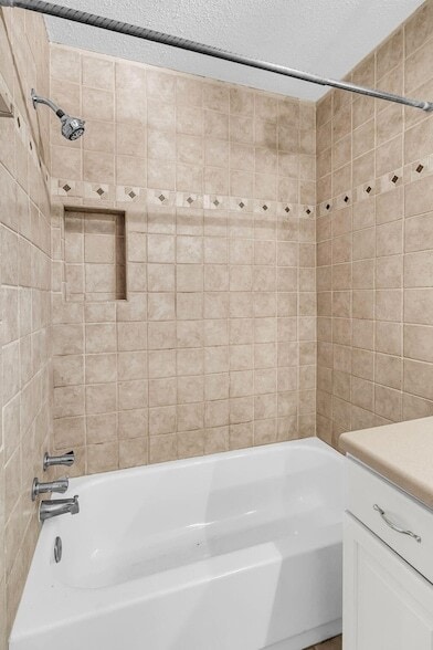 Building Photo - 1850 Montclair Dr