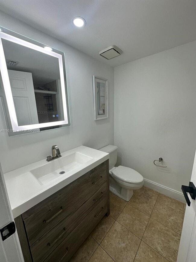 Building Photo - 9725 Fontainebleau Blvd