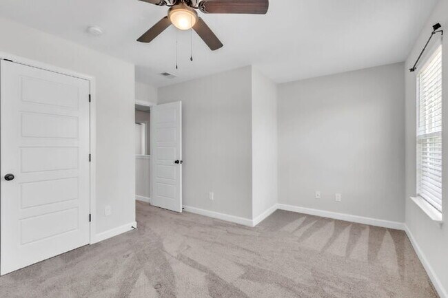 Building Photo - Charming 4-Bed Retreat with Fireplace – Spacious 2631 Sq Ft in Easley, SC, Zoned for Wren Schools