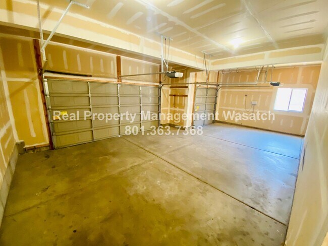 Building Photo - 5 Bedroom 3 Bathroom Riverton Home!