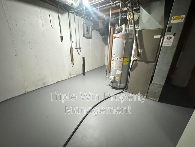 Building Photo - 775 Crabapple Ln