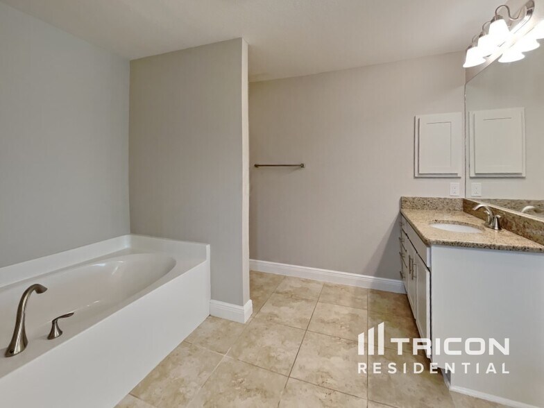Building Photo - 27429 Tierra Del Fuego Cir