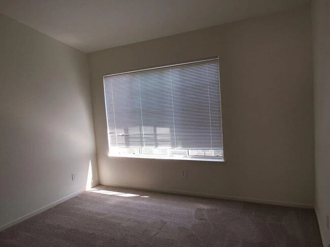 Building Photo - 1480 Los Buellis Way