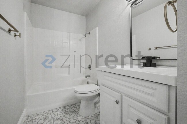 Building Photo - 8375 Grand Cru Dr
