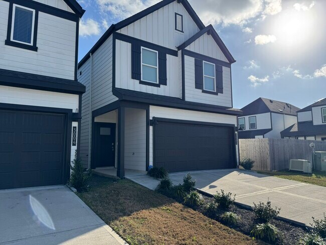 Building Photo - 3002 Skyline Mesa Dr