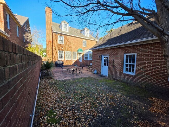 Building Photo - Ghent Square