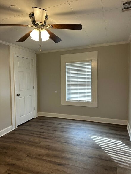 Building Photo - 615 Cassville Rd SE