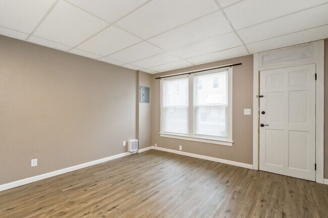 Building Photo - 137-139 Main St