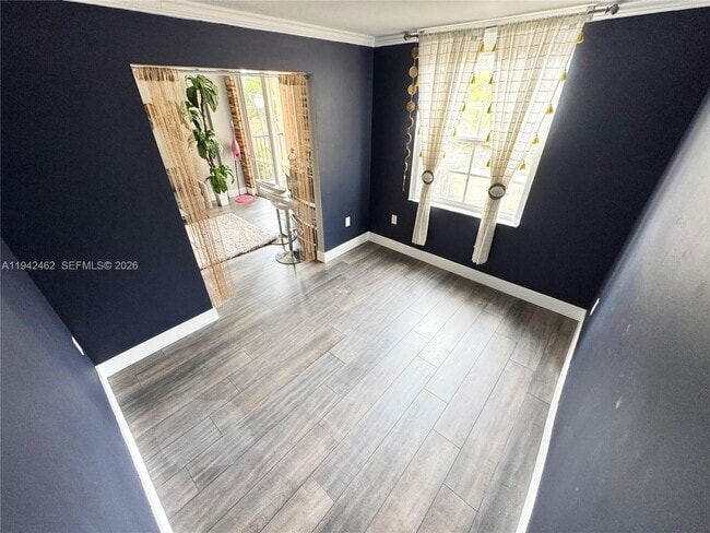 Building Photo - 520 SE 5 Ave