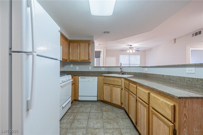 Building Photo - 10550 W Alexander Rd
