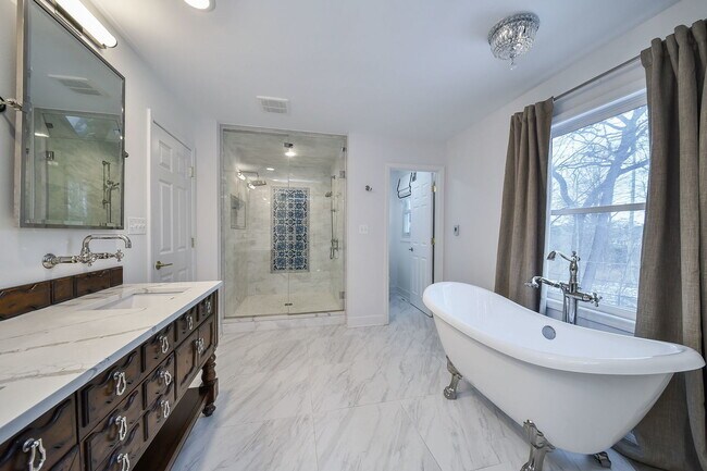 Building Photo - 945 Anne Rd