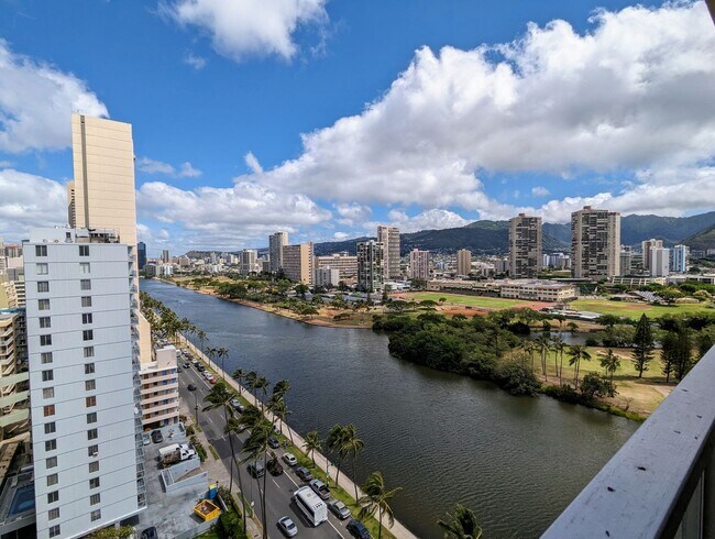 Building Photo - Island Colony 1-Bed 1-Bath, Sweeping Mount...