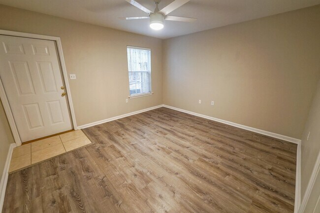 Building Photo - 241 Dixie Dr