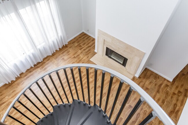 Building Photo - 1738 S Bentley Ave