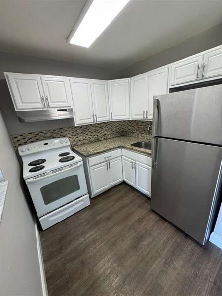 Building Photo - 518 SW 20th Ave