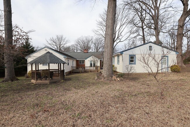 Building Photo - Spacious Brick Rancher in the heart of Tuckahoe in Westend!