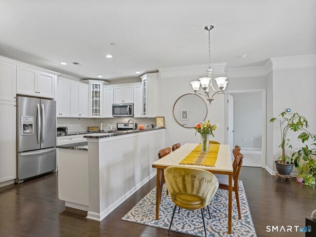 Building Photo - 302 Center Meadow Ln