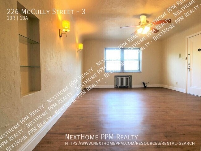 Building Photo - 226 McCully St