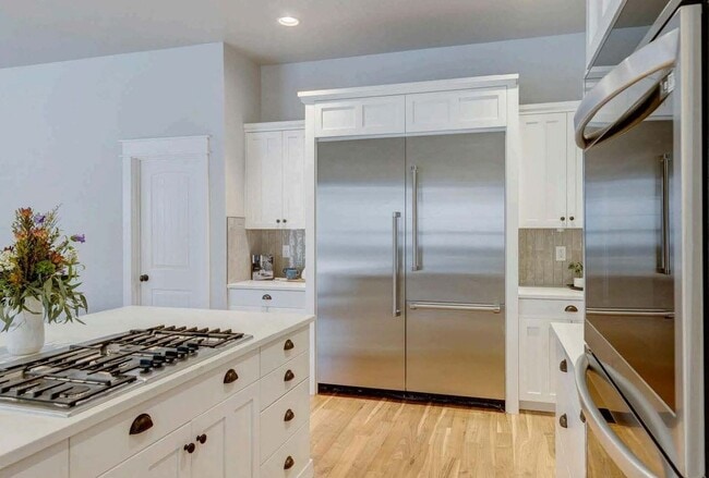 Building Photo - Beautiful home perfect for entertaining