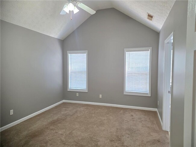Building Photo - 307 Providence Dr