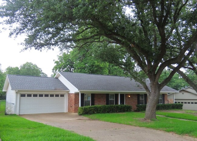 Primary Photo - South Tyler! Lovely 3 Bedroom, 2 Bath Hous...